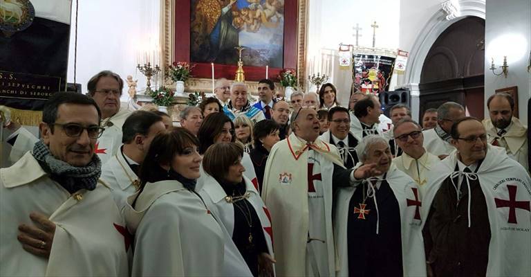 Dame e Cavalieri Templari di Bisceglie festeggiati a Napoli