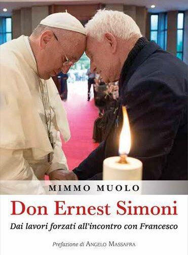 Il card. Ernest Simoni con Papa Francesco