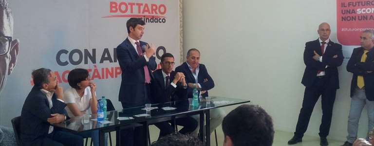 Il Ministro Andrea Orlando a Trani con Amedeo Bottaro durante la scorsa campagna elettorale
