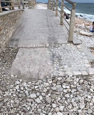La rampa di accesso alla spiaggia BiMarmi