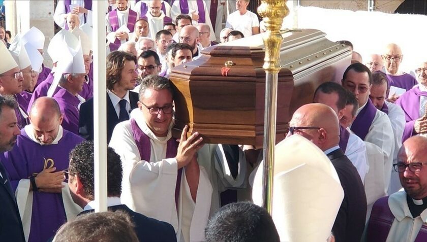 ​L’addio al vescovo Pichierri