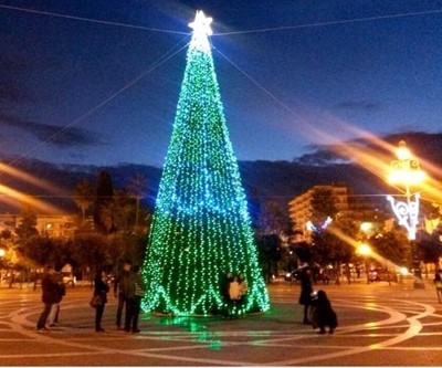 L'albero di Natale in piazza - archivio