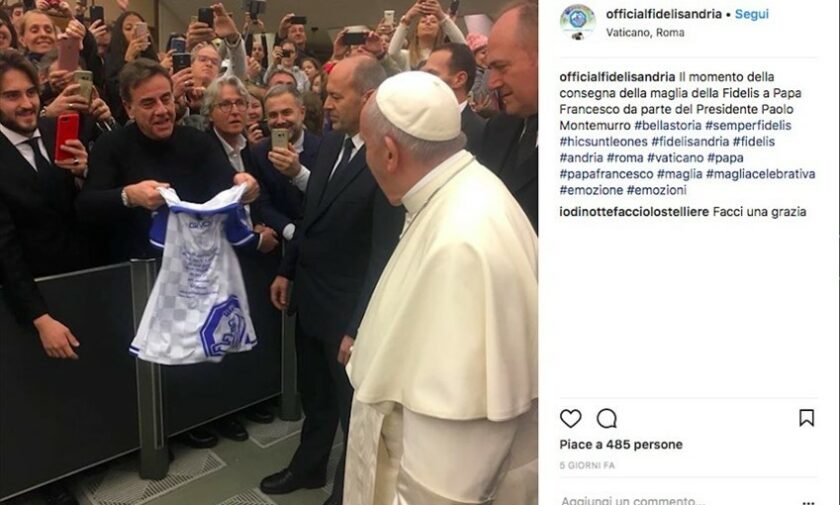 Il presidente Montemurro regala una maglietta a Papa Francesco