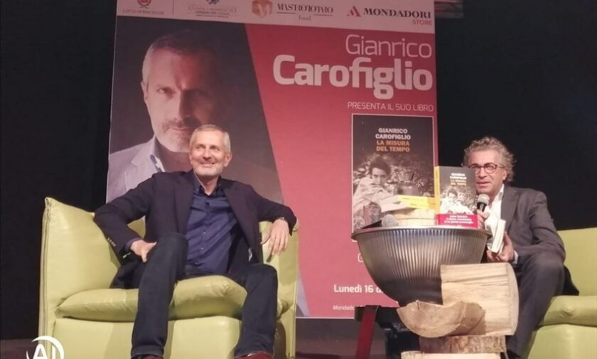 ​Gianrico Carofiglio intervistato dal giornalista Sky Giuseppe Simone