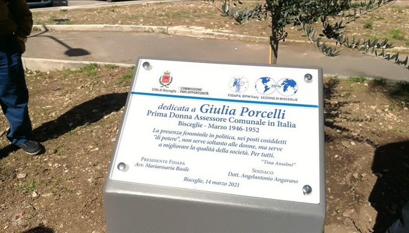 Apposta una targa in memoria di Giulia Porcelli in piazza 8 marzo