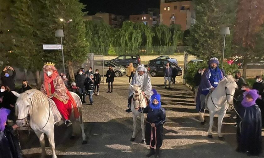 I Re Magi arrivano a cavallo alla parrocchia di Sant'Andrea Apostolo