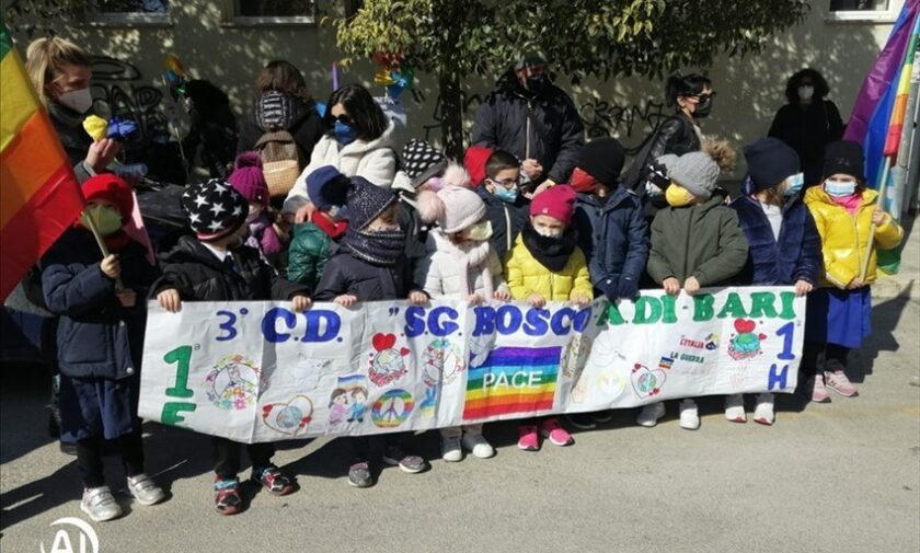 Gli alunni del Terzo circolo “San Giovanni Bosco” in marcia per la pace in Ucraina​