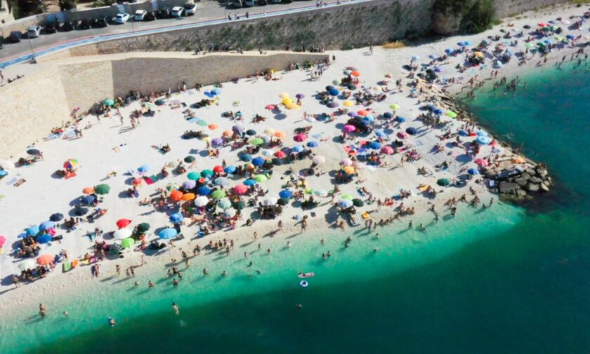foto di Veduta aerea delle spiagge di Bisceglie