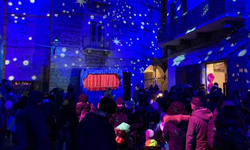 foto di Borgo del Natale, il teatro dei burattini di Alessio Sasso arriva nel centro storico